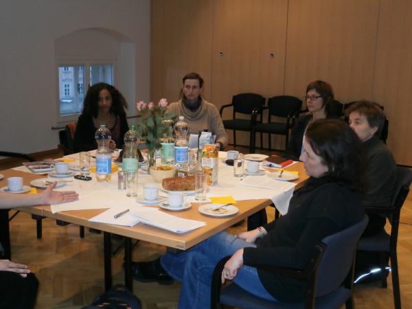 <p>Kim Carrington von maiz; Ushi Reiter, Geschäftsleiterin servus.at; Jutta Reisinger, Frauenbeauftragte der Stadt Linz; Waltraud Ernst vom Institut für Frauen und Geschlechterforschung der JKU Linz; Iris Lauterbach von der Mobbingstelle der Kinder und Jugendanwaltschaft des&nbsp; Landes OÖ.</p>
